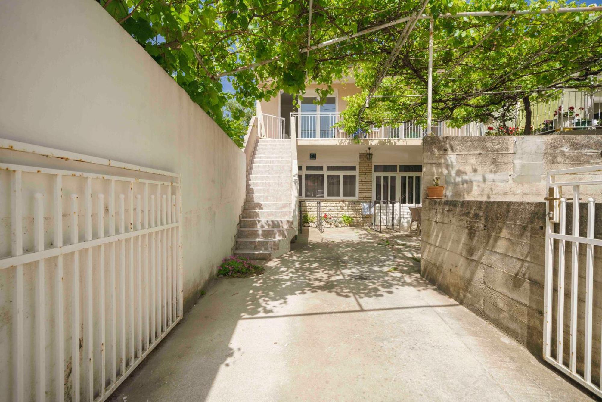 Apartments Vitis - City Centre - Free Parking Водице Экстерьер фото